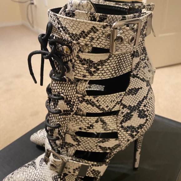 Boots - Picture 4 of 5